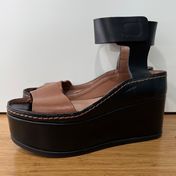 BCBGMAXAZRIA COLOR-BLOCK PLATFORM SANDALS - Picture 3 of 10